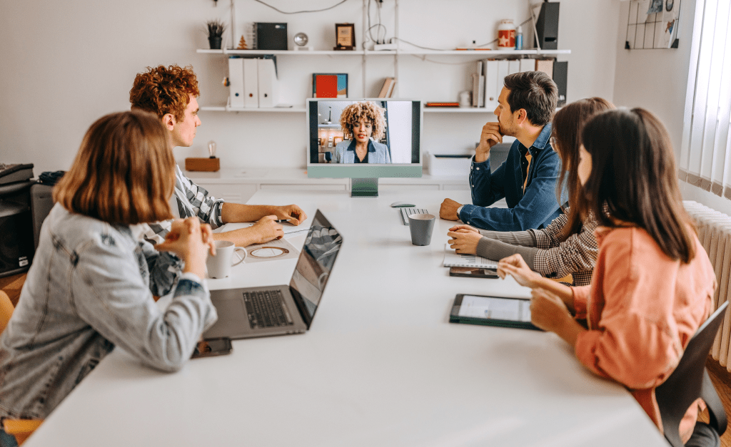 Nowe trendy w aranżacji przestrzeni biurowych po pandemii: biura hybrydowe, elastyczne i sprzyjające integracji