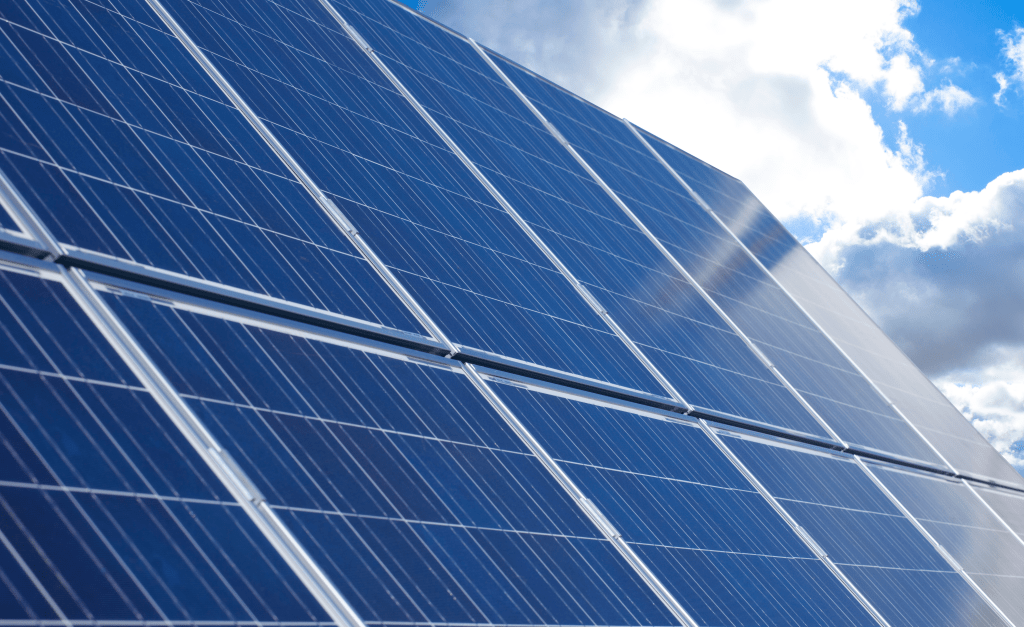 Nowoczesne fasady aktywne: systemy BIPV, mikrożaluzje i panele reagujące na światło